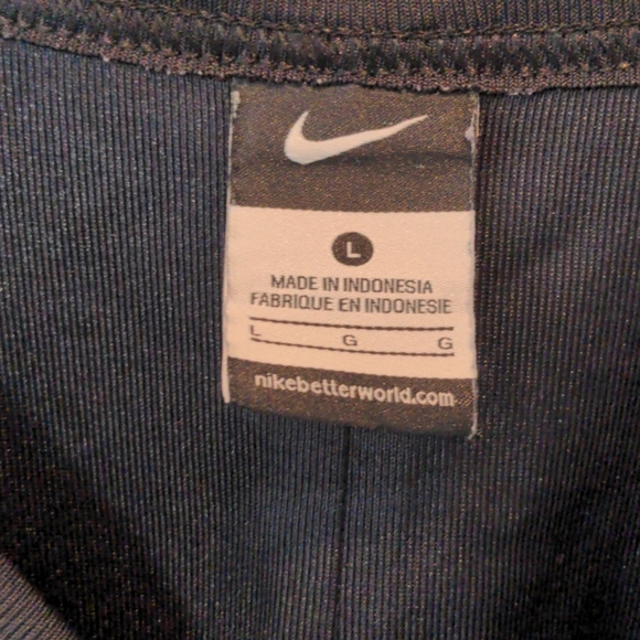 NWOT NIKE BLACK SHORT SLEEVED PERFORATED JERSEY - Picture 4 of 9